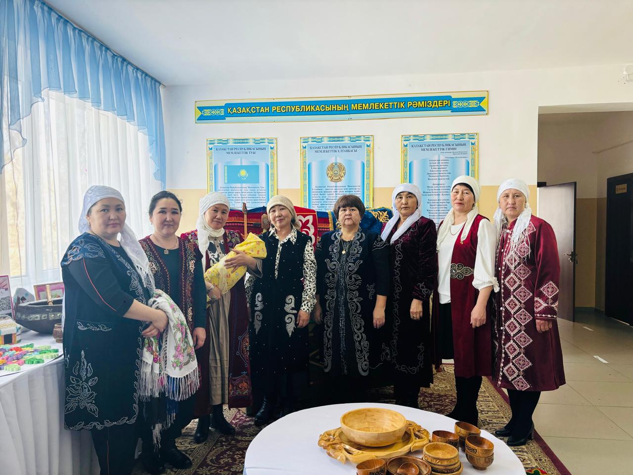 16 наурыз- Мәдениет пен ұлттық салт-дәстүр күні.  «Бесікке бөлеу» дәстүрі.